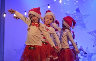 Zdjęcie do ROZTAŃCZONE ŻYCZENIA OD OBORNICKIEGO OŚRODKA KULTURY